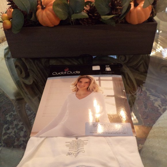 CUDDL DUDS Warm Layers SoftWear Lace Edge~White~Long Sleeves V-Neck ~ Small NWT - Picture 1 of 6